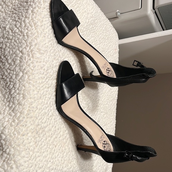 Vince Camuto - Picture 2 of 5